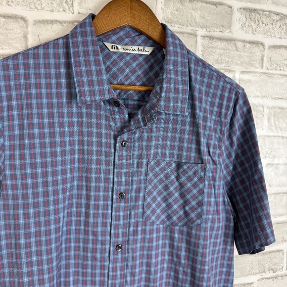 Travis Mathew Navy Blue & Red Plaid Nylon Stretch Casual Button Up Shirt LARGE - Picture 1 of 7
